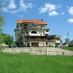 Семеен Хотел Кристал 3*