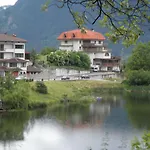 Семеен Хотел Кристал 3* Smolyan