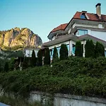 Семеен Хотел Кристал