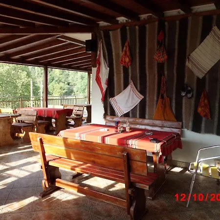 Hotel Семеен Хотел Кристал 3*