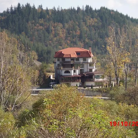семеен кристал Szálloda
