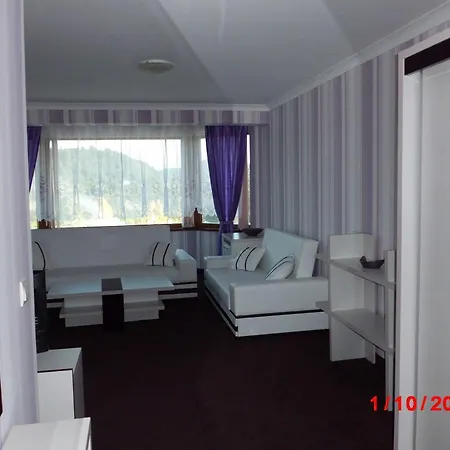 Hotel Семеен Хотел Кристал 3*