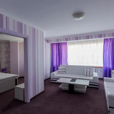 Семеен Хотел Кристал 3*