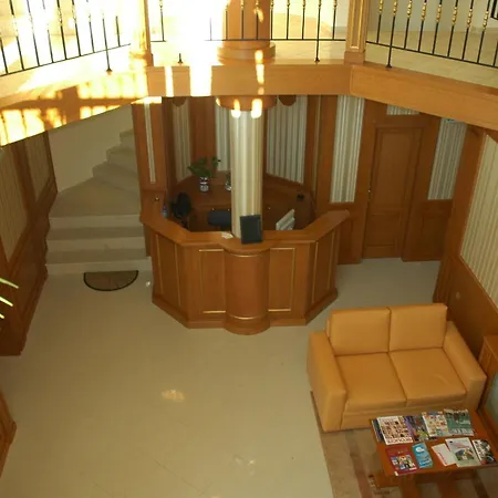 Семеен Хотел Кристал Hotel Smolyan