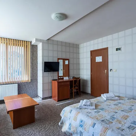 Hotel Семеен Хотел Кристал 3*