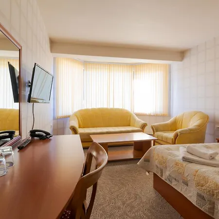 Семеен Хотел Кристал Hotel Smolyan