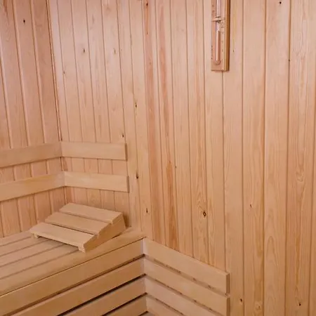 Hotel Семеен Хотел Кристал 3*