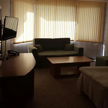 Hotel Семеен Хотел Кристал 3*