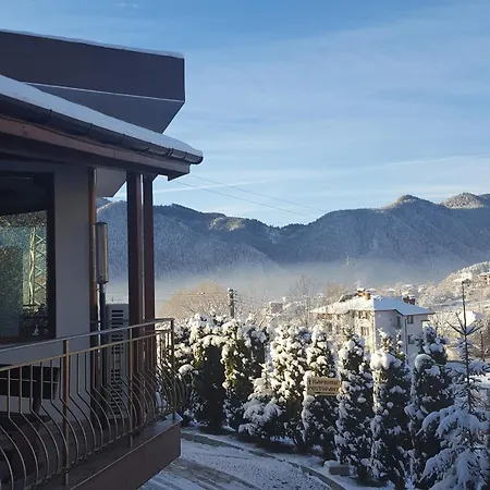 Hotel Семеен Хотел Кристал 3*