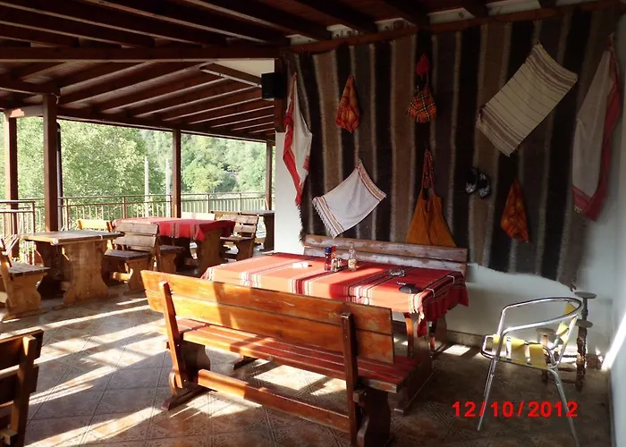 Hotel Семеен Хотел Кристал 3*