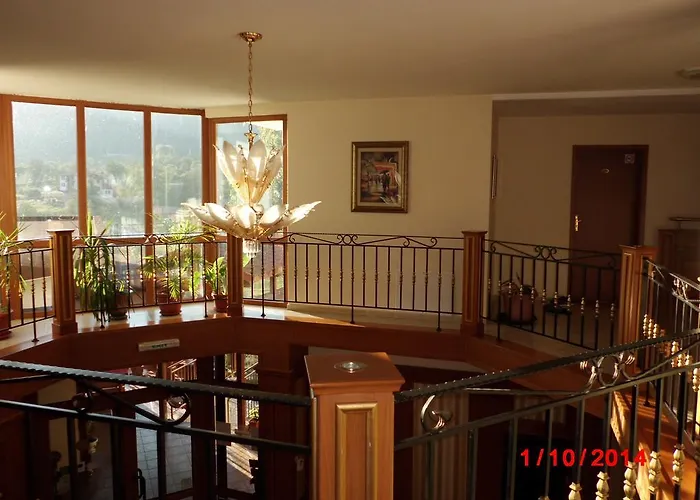 Семеен Хотел Кристал 3* Smolyan