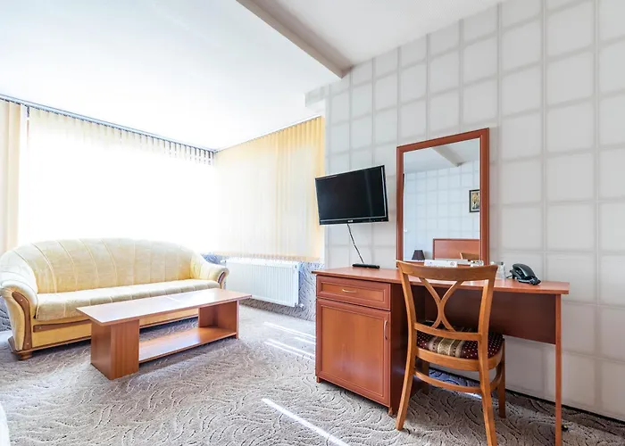 Семеен Хотел Кристал Smolyan