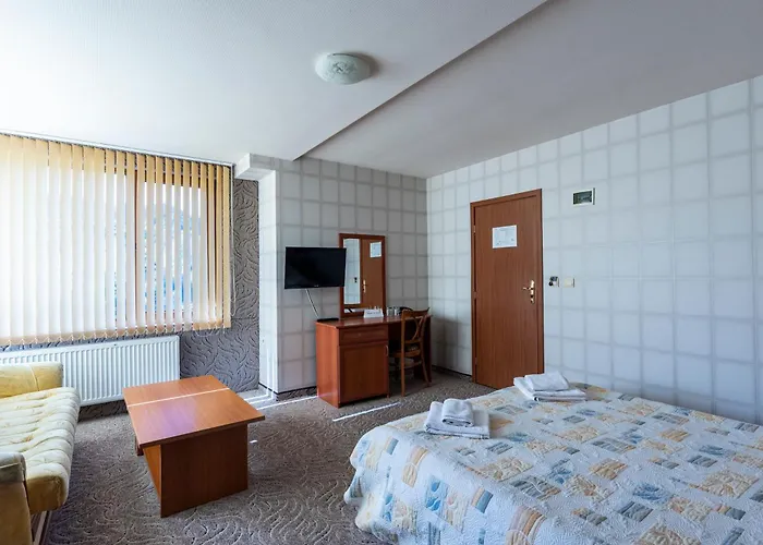 Hotel Семеен Хотел Кристал 3*