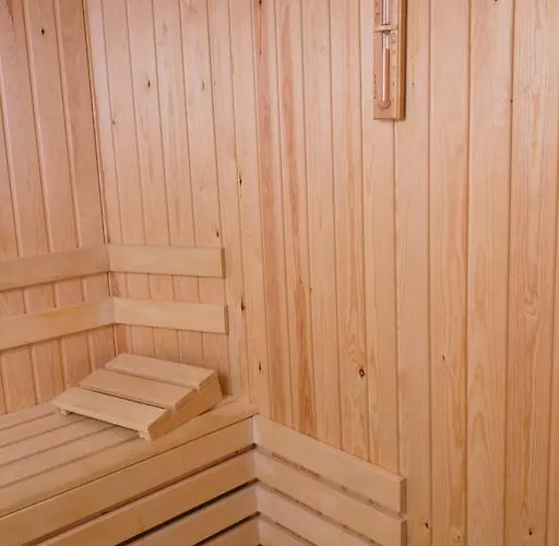 Hotel Семеен Хотел Кристал 3*