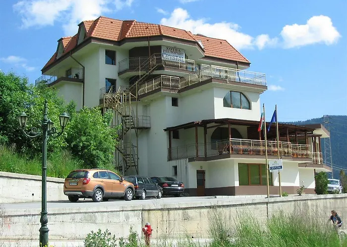 Семеен Хотел Кристал 3* Smolyan