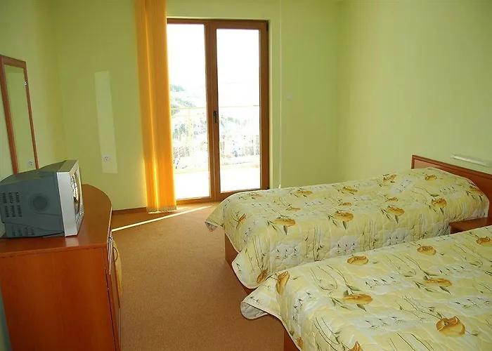 Семеен Хотел Кристал Hotel Smolyan