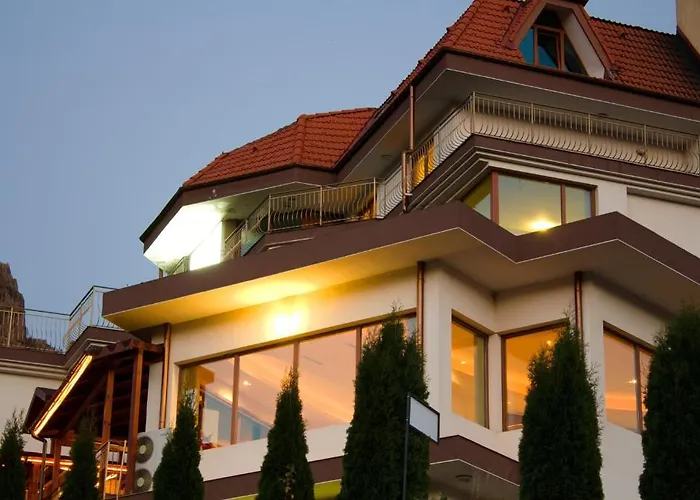 Семеен Хотел Кристал Hotel