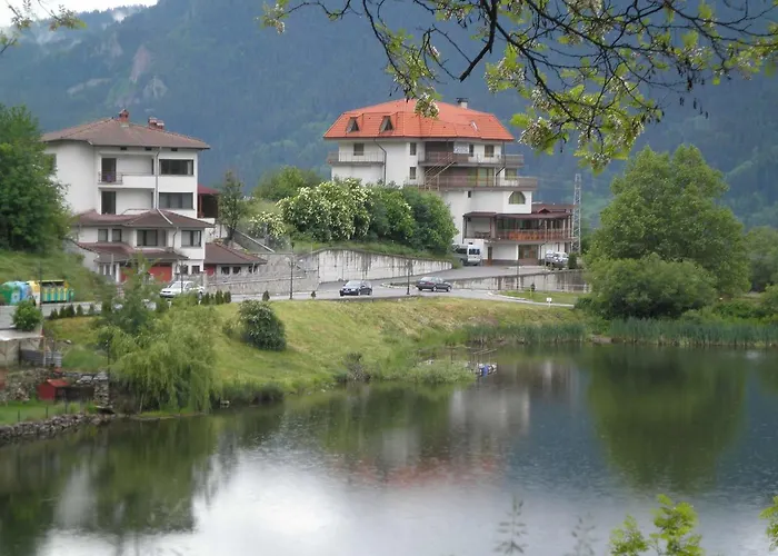 Семеен Хотел Кристал 3* Smolyan