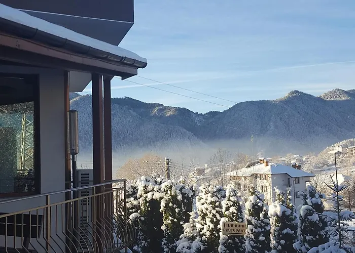 Hotel Семеен Хотел Кристал 3*