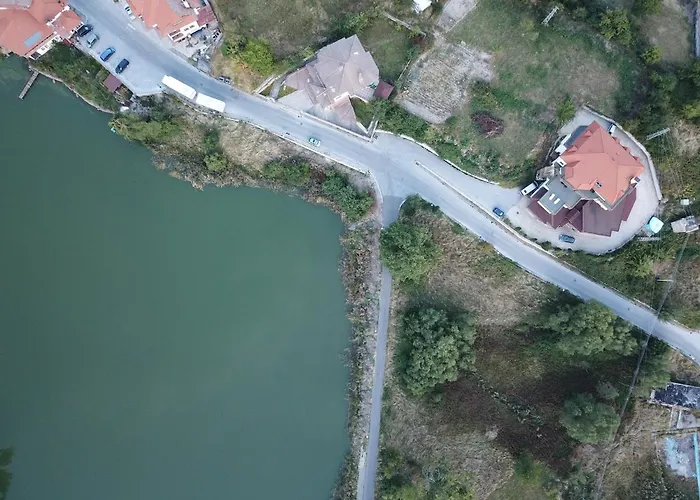 Семеен Хотел Кристал 3* Smolyan